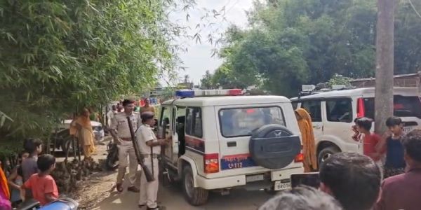 मकई के खेत में गला रेतकर महिला की हत्या,पुलिस जांच में जुटी