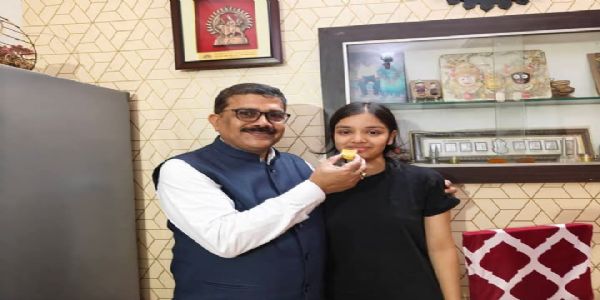 आईएससी बोर्ड परीक्षा में वंशिका सिंह को मिले 98.50 प्रतिशत अंक, बढ़ाया प्रदेश का मान