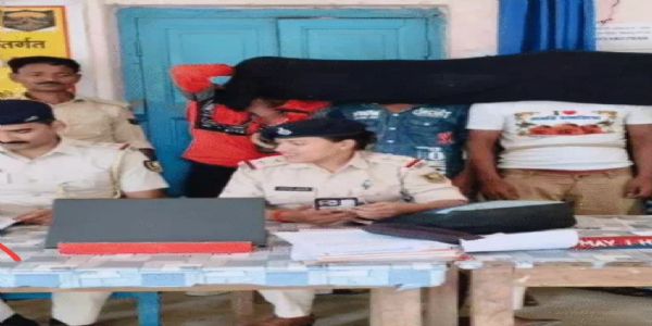 प्रेमनगर रेड लाइट एरिया में देह व्यापार का खुलासा, संचालिका समेत 8 गिरफ्तार