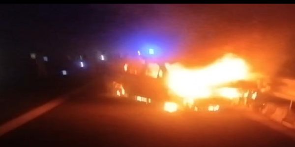 अलवर में एक्सप्रेस-वे पर चलती कार में आग, 5 लोग जिंदा जले, पहचान मुश्किल, गाड़ी से सिर्फ हड्डियां बरामद