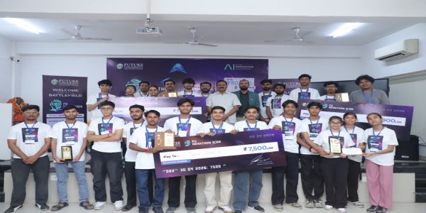 फ्यूचर यूनिवर्सिटी में हैकाथॉन का भव्य आयोजन, 65 टीमों ने दिखाया तकनीकी हुनर