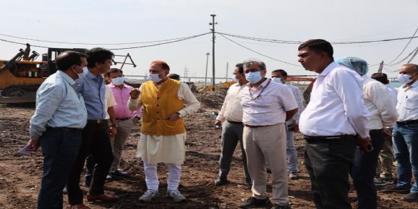 महापौर प्रवेश वाही ने भलस्वा लैंडफिल साइट एवं घोघा स्थित सीबीजी प्लांट का किया निरीक्षण