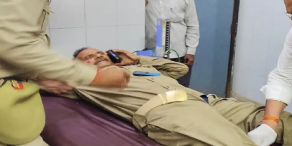 औरैया : हाईवे पर खड़ी पुलिस जीप को टैंकर ने मारी टक्कर, पीआरडी जवान गंभीर घायल