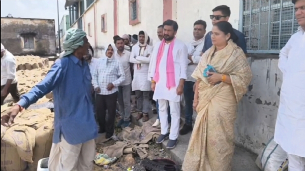 तौल के नाम पर वसूली करने वालों को दी चेतावनी, कलेक्टर से चर्चा कर बारदाने की कमी दूर करने के दिए निर्देश