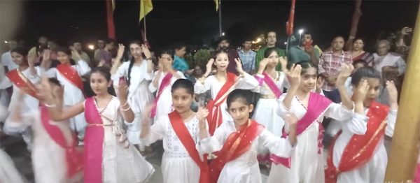 कत्थक कार्यशाला के दौरान