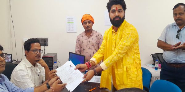 पश्चिम बर्दवान में नामांकन का चौथा दिन कांग्रेस-भाजपा समेत कई उम्मीदवारों ने दाखिल किए पर्चे