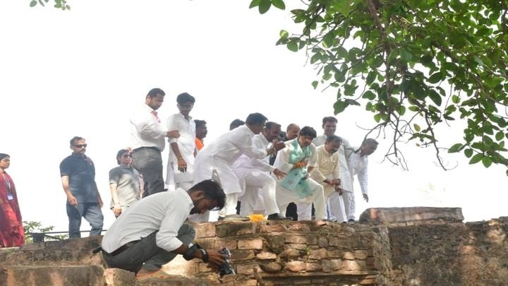सिंधिया ने फूंक बावडी एवं किले का किया निरीक्षण