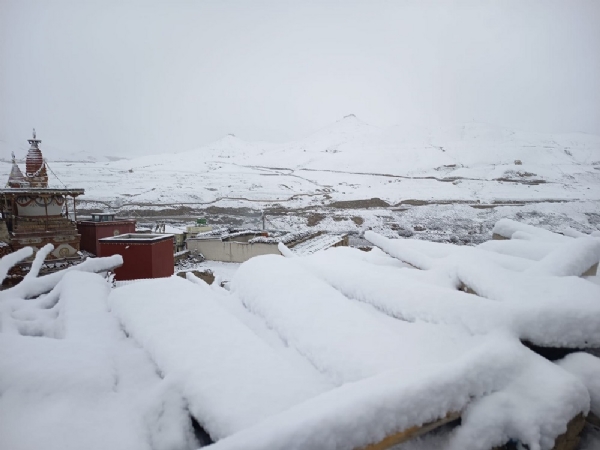 मुक्तिनाथ में बर्फबारी मुक्तिनाथ में बर्फबारी