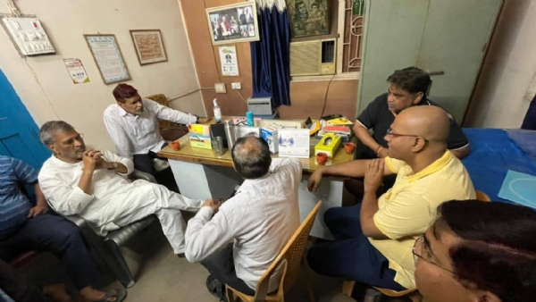 डॉ अरुण व अन्य