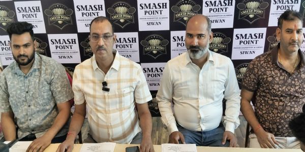 प्रेस वार्ता में जानकारी देते निदेशक एवं अन्य अधिकारी प्रेस वार्ता में जानकारी देते निदेशक एवं अन्य अधिकारी