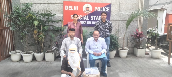 अवैध हथियार के साथ पकड़े गए आरोपित की फोटो