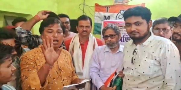 चुनाव 26 : बामपंथी छात्र और युवा कार्यकर्त्ता तृणमूल में हुए शामिल