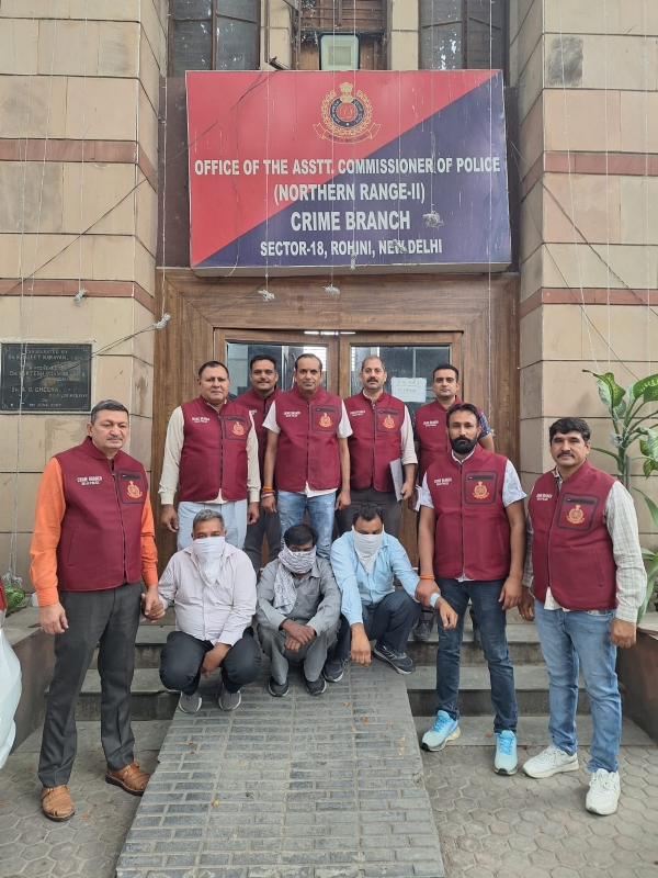 सरकारी दवाओं के मामलाें में पकड़े गए आरोपितों की फोटो