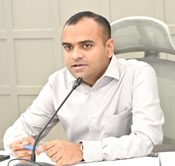 डीएम मयूर दीिकात्ष् डीएम मयूर दीिकात्ष्