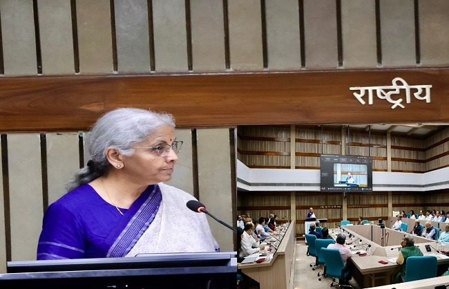 राष्ट्रीय लोक वित्त व नीति संस्थान के कार्यक्रम को संबोधित करते हुए सीतारमण