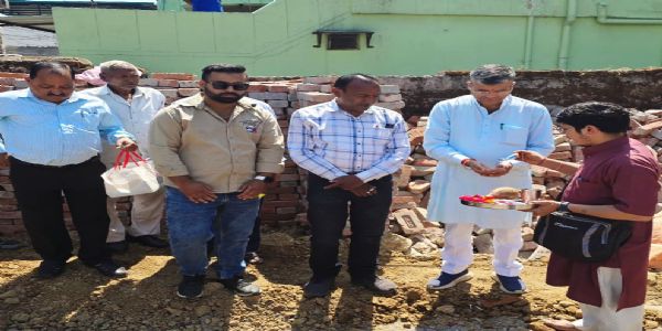 मेयर ने किया सामुदायिक केंद्र का शिलान्यास