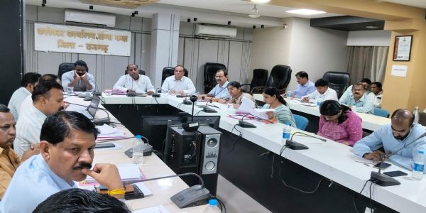 राजगढ़ःकलेक्टर डॉ. मिश्रा की अध्यक्षता में समय-सीमा बैठक, लापरवाही पर सख्त कार्रवाई के निर्देश