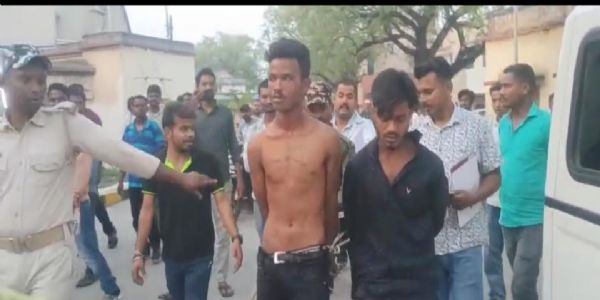 सदर अस्पताल में चोरी करते रंगे हाथ पकडे गए चार चोर, भीड़ ने की पिटाई