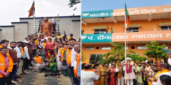 भाजपा के 47 वां स्थापना दिवस पर प्रदेश अध्यक्ष किरण देव ने जिला कार्यालय में फहराया ध्वज