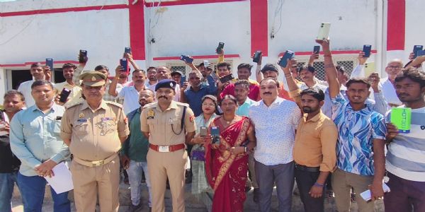 अमेठी पुलिस ने 178 खोए मोबाइल खोज निकाला