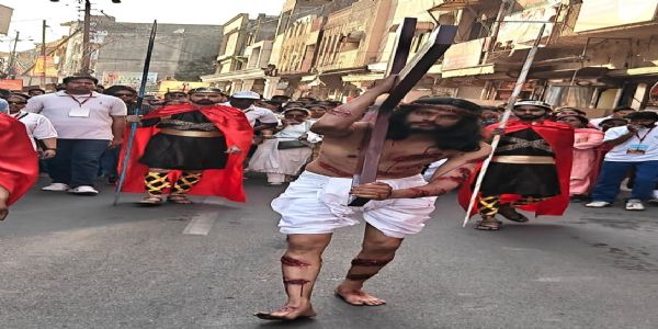 मुरादाबाद में झांकियों संग निकाली यीशु मसीह पुनरुत्थान यात्रा