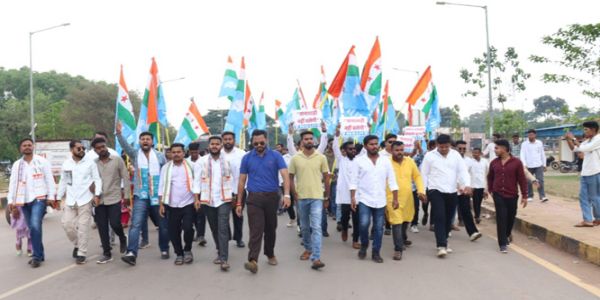 छात्र संघ चुनाव बहाली की मांग को लेकर एनएसयूआई ने विश्वविद्यालय का किया घेराव