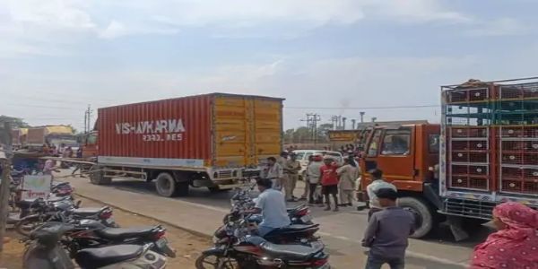 अंबिकापुर : अंबिकापुर-बिलासपुर हाईवे पर दुर्घटना मामले में दूसरे दिन फिर भड़का गुस्सा, सड़क जाम