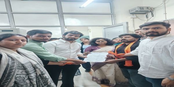 हिंदी विभाग में पीएचडी प्रवेश प्रक्रिया में भेदभाव के खिलाफ अभाविप ने किया प्रदर्शन