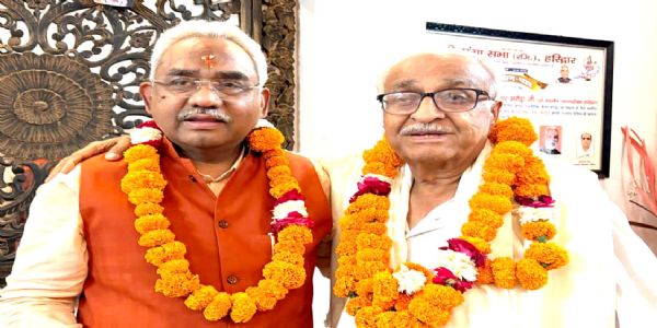 भाजपा स्थापना दिवस पर  वरिष्ठ नेता राजकुमार अरोड़ा सम्मानित