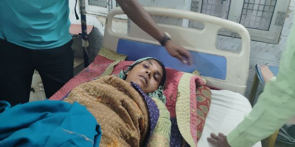 आकाशीय बिजली गिरने से महिला घायल