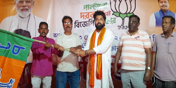 बाराबनी विधानसभा सीट के अरिजीत राय ने माकपा कर्मियों को पार्टी मे शामिल किया