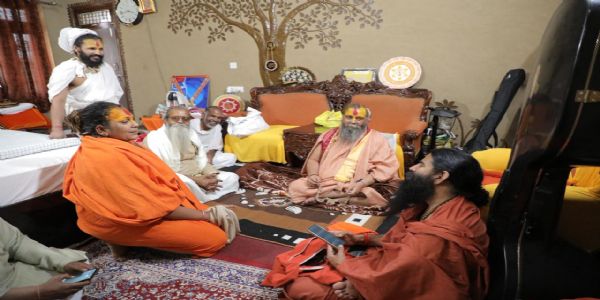 मलूक पीठ जयंती समारोह में शामिल हुए बाबा रामदेव, किया संतों संग आध्यात्मिक मंथन