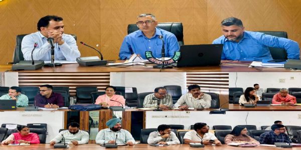 कठुआ में पोषण आपूर्ति की समीक्षा, डीसी ने दिए सख्त गुणवत्ता जांच के निर्देश