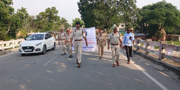 मतदाता जागरूकता के लिए कोकराझार पुलिस का फ्लैग मार्च
