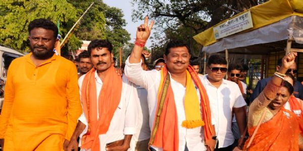 चुनाव 26: हुगली जिले में भाजपा और तृणमूल उम्मीदवारों का शक्ति प्रदर्शन, भव्य रैलियों के साथ दाखिल किए पर्चे