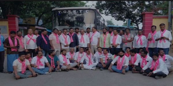 केसीआर के कैंप कार्यालय पर हमला के खिलाफ बीआरएस का गजवेल बंद