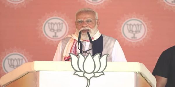 प्रधानमंत्री नरेन्द्र मोदी सोमवार को असम के बारपेटा में चुनावी रैली को संबोधित करते हुए प्रधानमंत्री नरेन्द्र मोदी सोमवार को असम के बारपेटा में चुनावी रैली को संबोधित करते हुए