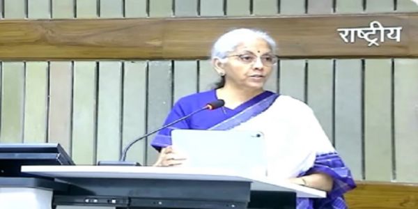 राष्ट्रीय लोक वित्त व नीति संस्थान के कार्यक्रम को संबोधित करते हुए सीतारमण