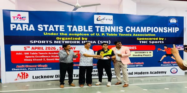 मॉर्डन अकैडमी लखनऊ में आयोजित पैरा स्टेट टेबल टेनिस चैंपियनशिप 2024 में सम्मानित होते मुरादाबाद के कुणाल अरोड़ा।