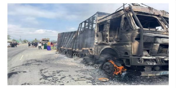 मणिपुर में संदिग्ध कूकी उग्रवादियों के रॉकेट हमले में हुई दो मासूमों की मौत से संबंधित तस्वीर। मणिपुर में संदिग्ध कूकी उग्रवादियों के रॉकेट हमले में हुई दो मासूमों की मौत से संबंधित तस्वीर।