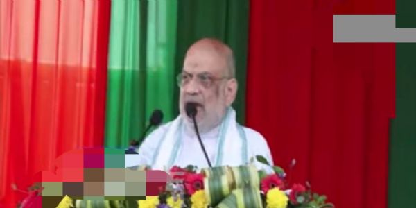 असम की बराक घाटी में विधानसभा चुनाव प्रचार के अंतिम दिन चुनावी सभा को संबोधित करते हुए केंद्रीय गृह मंत्री अमित शाह।