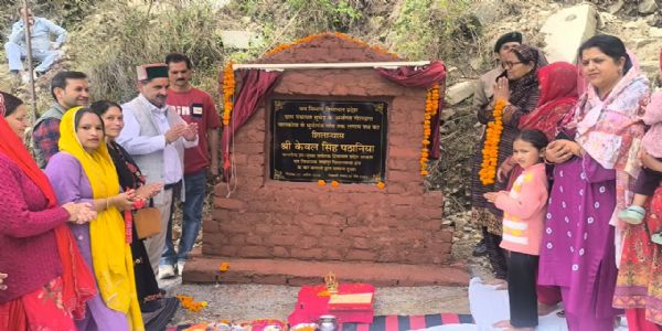 उपमुख्य सचेतक ने दो संपर्क सड़कों का किया शिलान्यास, 450 लोगों को मिलेगा लाभ