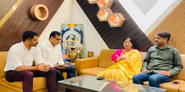 (अपडेट) एलटीटी एक्सप्रेस उद्घाटन विवाद में विधायक से माफी मांगने पहुंचे रेलवे अधिकारी