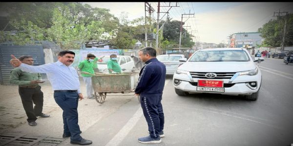 महापौर का औचक निरीक्षण, सफाई व्यवस्था में लापरवाही पर सख्त निर्देश