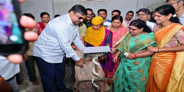 मंत्री गजेन्द्र यादव ने उचित मूल्य दुकान का किया औचक निरीक्षण