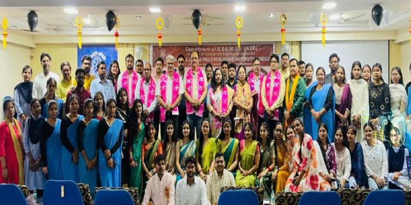 सांस्कृतिक गतिविधियों से विद्यार्थियों में बढ़ता है आत्मविश्वास : प्रो. संतोष अरोरा