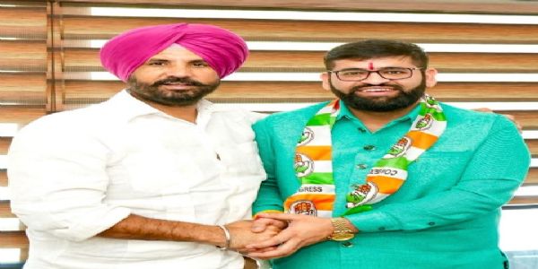 हाईकोर्ट के एडवोकेट वासु रंजन ने थामा कांग्रेस का दामन