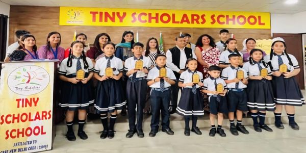 टाइनी स्कॉलर्स स्कूल कठुआ में स्पेलबी प्रतियोगिता आयोजित, छात्रों ने दिखाया हुनर