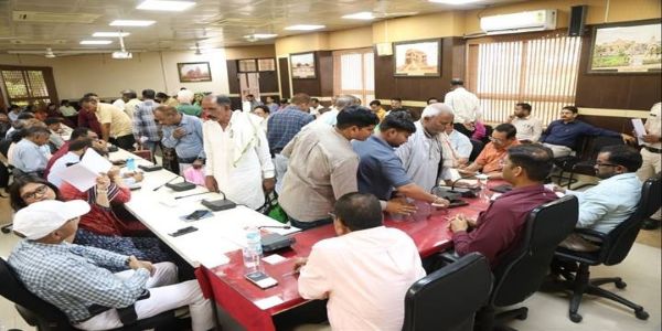 ग्वालियरः अधिकारियों ने जन-सुनवाई में सुनी 104 लोगों की समस्या