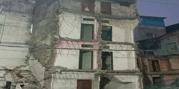 मप्र के उज्जैन में भरभराकर गिरा तीन मंजिला मकान, लोगों की सूझबूझ से बचीं कई जानें